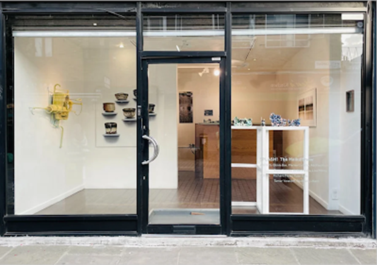 White Conduit Projectsギャラリー/屋外からの展示風景（ロンドン）